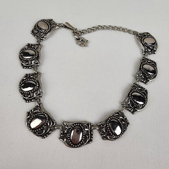 Vintage Silver Tone Collar Necklace & Screw Back Earrings Set - Picture 3 of 10